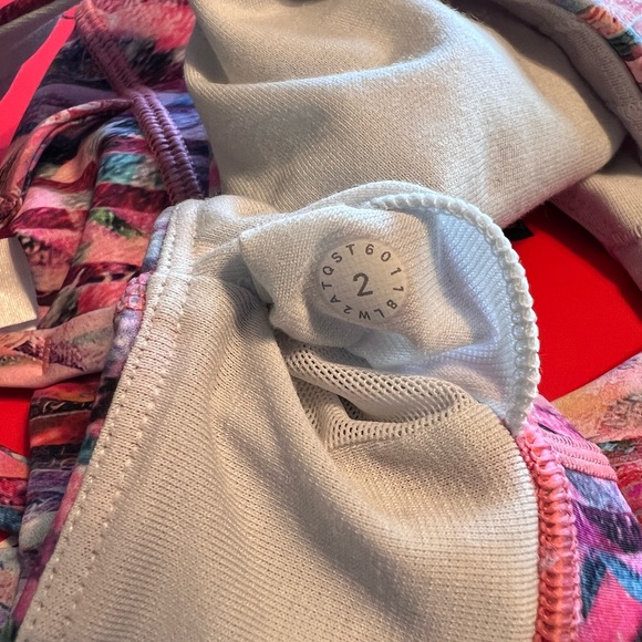 Lululemon Energy Bra *Central Saint Martins Nulux - Picture 5 of 7